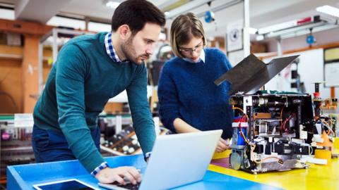 Students in engineering lab