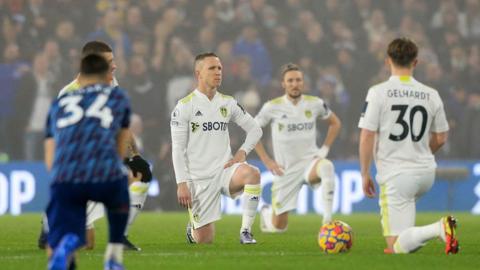 Leeds vs Arsenal taking the knee