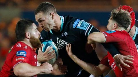 George North attacks the Scarlets