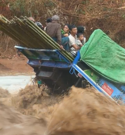 ပုပ္ပါးမှာ တောင်ကျရေနဲ့မျောပါတဲ့ လူ ၂၀ ကို အသက်ရှင်လျက် ကယ်တင်နိုင်