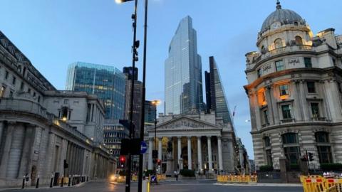 Bank junction on a weeknight (27 May, 9pm)