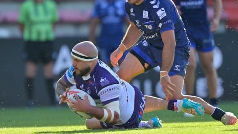 Jazz Tevaga crashes to the ground and scores Wakefield's third try against Toulouse.