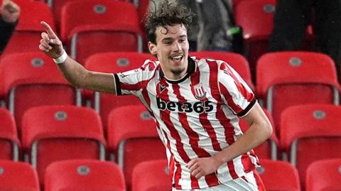 Milan Smit celebrates