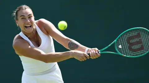 Cameron Norrie hits a forehand
