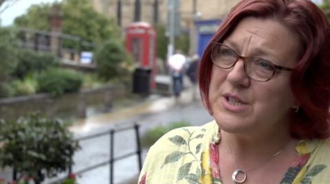 Gardeners are giving their surplus fruit and veg to a food bank.