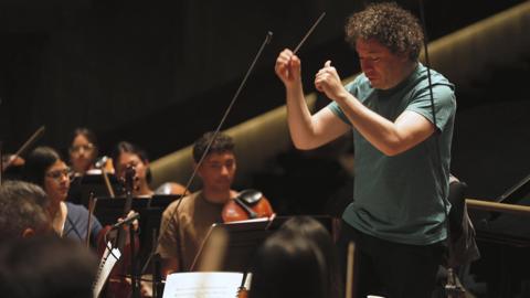 gustavo conducting