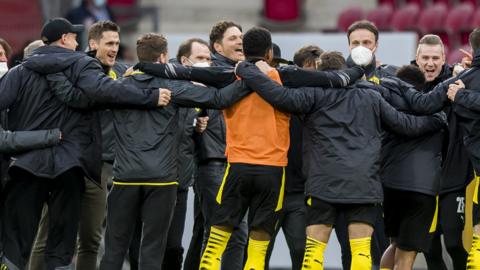 Borussia Dortmund players celebrate