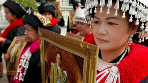 Thai mourners line-up to pay tribute at the Grand Palace in Bangkok, Thailand, 29 October 2016