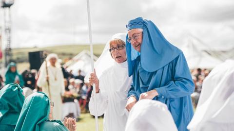 Mark Drakeford yn cael ei urddo