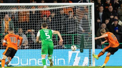 Dundee United equalised from an 89th-minute spot-kick