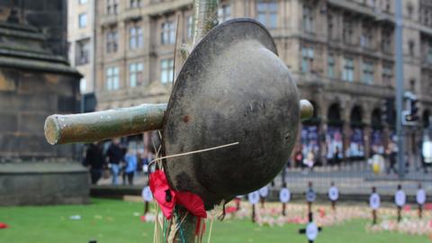 Cross and helmet in Edinburgh