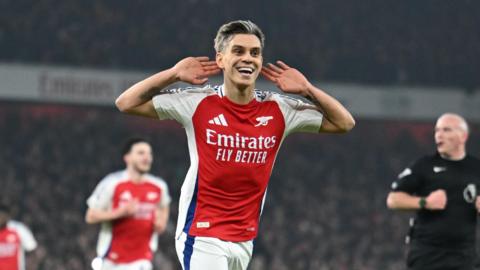 Leandro Trossard in action for Arsenal 