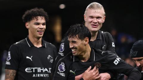 Manchester City players celebrate Erling Haaland's goal
