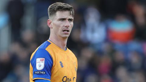 Oli Hawkins in action for Mansfield Town