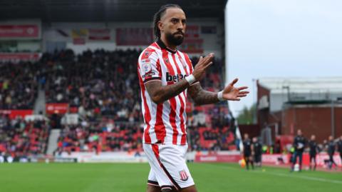 Sorba Thomas applauds Stoke fans