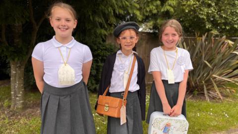 Children dressed as evacuees