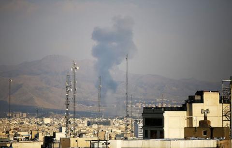 ادامه حملات سنگین آمریکا و اسرائیل به جزایر و بنادر جنوب ایران؛ پزشکیان: حمله به زیرساخت‌ها «جنایت جنگی» است