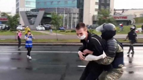 Clashes in Minsk protest