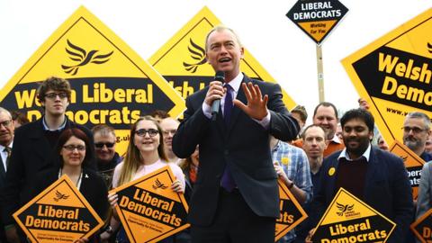 Tim Farron in front of Lib Dem supporters