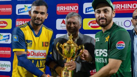 Sri Lanka captain Dasun Shanaka and Pakistan skipper Salman Ali Agha with the T20 series trophy