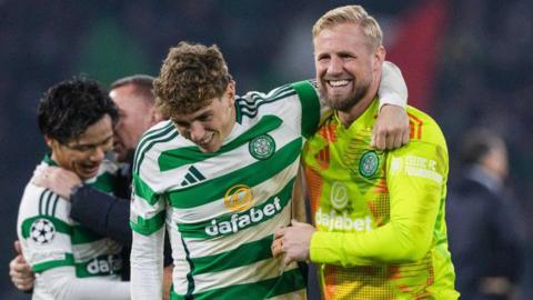 Kasper Schmeichel celebrates Tuesday's win over RB Leipzig with Arne Engels