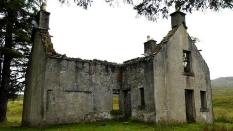 The enduring fascination with 'haunted' Luibeilt Lodge - BBC News