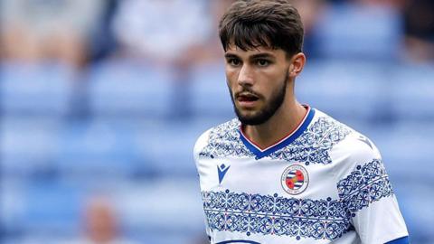 Finley Burns in action for Reading in a League One match