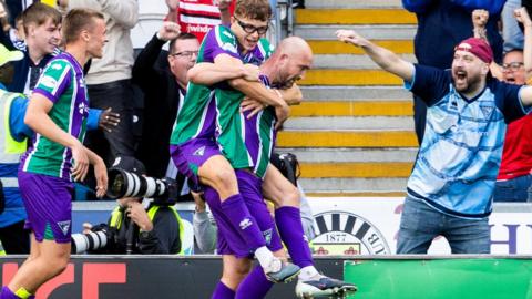 Dunfermline Athletic celebrate