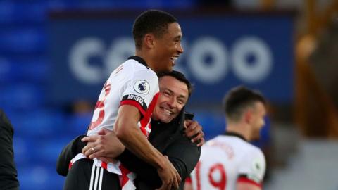Paul Heckingbottom lifts Daniel Jebbison up at Sheffield United in 2021