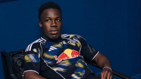 Wilfried Gnonto in Leeds' 2025-26 third shirt