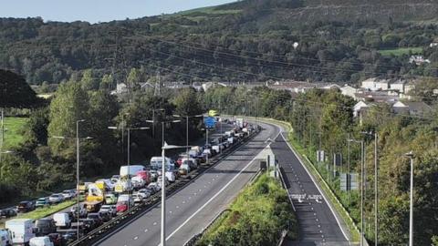 traffic congestion on M4