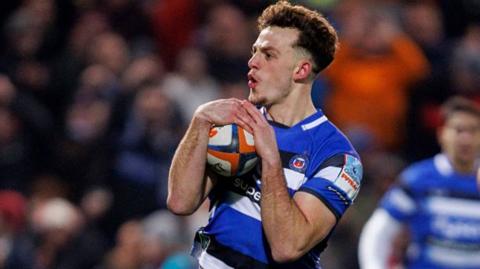 Louie Hennessey scores for Bath