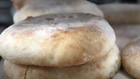 A large doughy stottie.