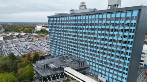 The Hull Royal Infirmary tower block is a 13 storey building with symmetrical rows of windows separated by blue panels of cladding.