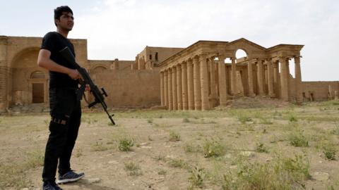 Member of the paramilitary Popular Mobilisation force stands at the ancient city of Hatra in Iraq (28 April 2017)
