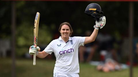 Nat Sciver-Brunt raising her bat