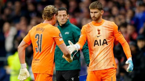 Guglielmo Vicario embracing Antonin Kinsky as he replaces him as Tottenham goalkeeper during their first-leg defeat to Atletico Madrid