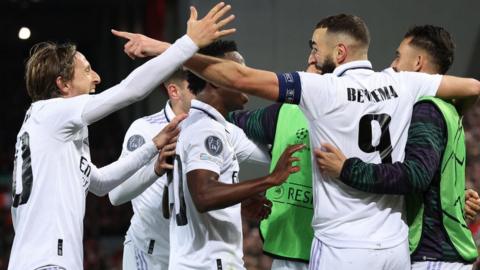 Real Madrid celebrate Karim Benzema's fifth