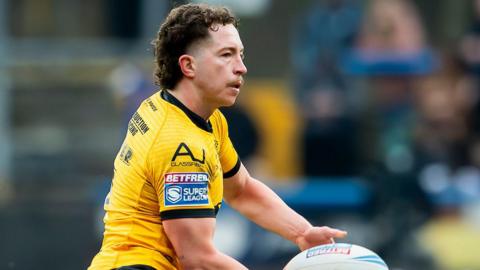 Tom Weaver of Castleford Tigers in action