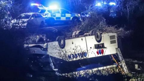 An overturned coach on Oldford Hill