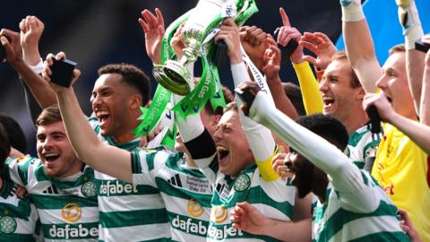 Celtic lift trophy