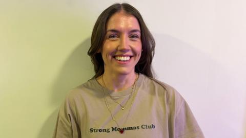 Founder of Strong Mommas Club Lauren Baines smiling at the camera.