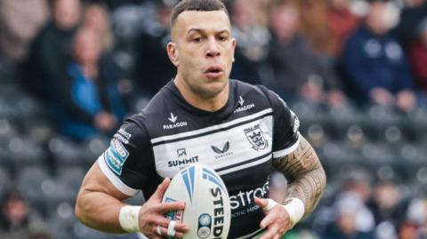 Carlos Tuimavave in action for Hull FC