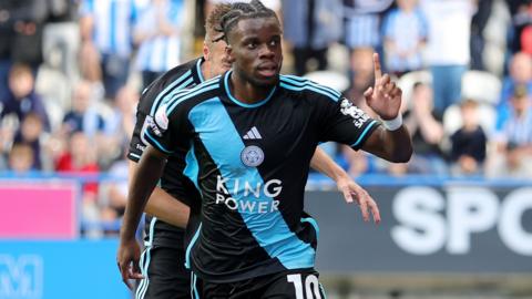 Stephy Mavididi celebrates his goal for Leicester