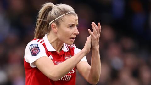 Leah Williamson playing for Arsenal