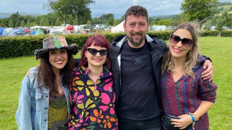 Iain 'Spanish' MacAoidh agus The Laurettes