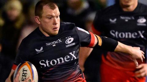 Nick Tompkins attacks for Saracens