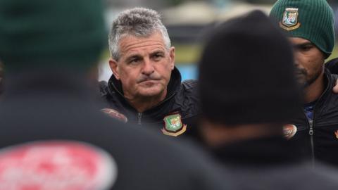 Steve Rhodes in a Bangladesh team huddle