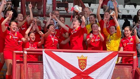 Jersey lift the Muratti Vase