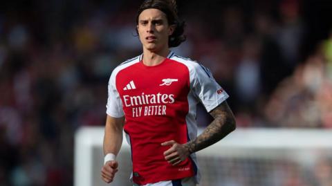 Riccardo Calafiori in action for Arsenal 